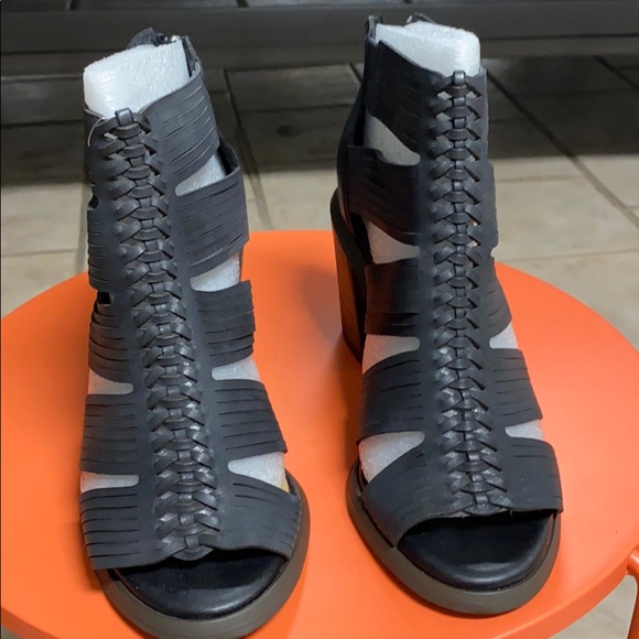 Lucky Sandals - Picture 1 of 4